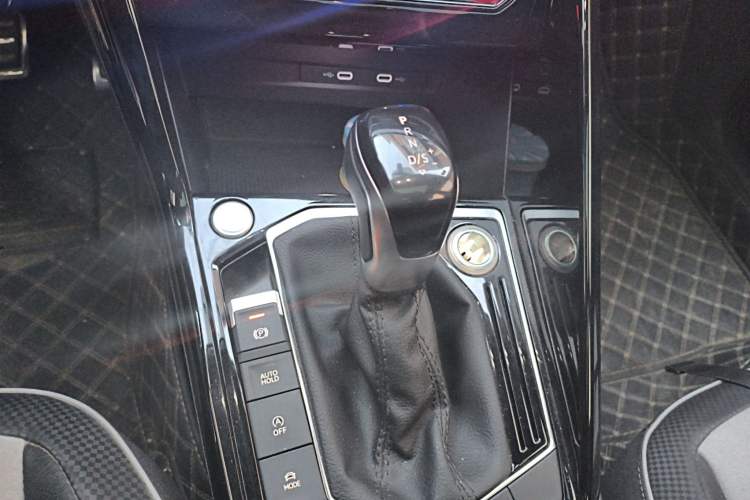 Used Volkswagen Tayron X 2020 330TSI Two-Wheel Drive Luxury Smart Connectivity Version Gear Lever