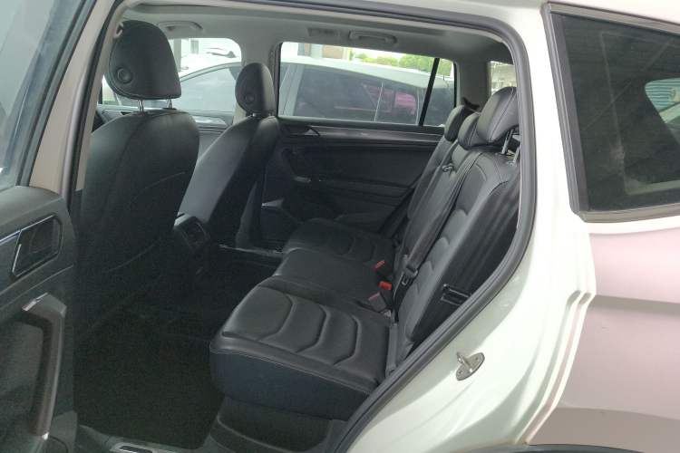 Used Volkswagen Tiguan L 2021 330TSI Automatic Two-Wheel Drive R-Line Enhanced Edition
