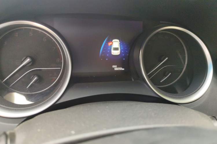 Used Toyota Camry 2018 2.0G Luxury Edition Odometer Close Up