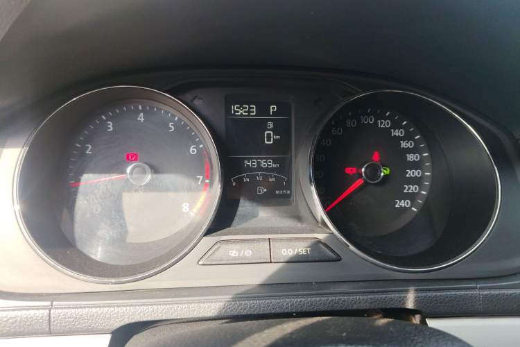 Used Volkswagen Lavida 2015 1.6L Automatic Comfort Edition Odometer Close Up