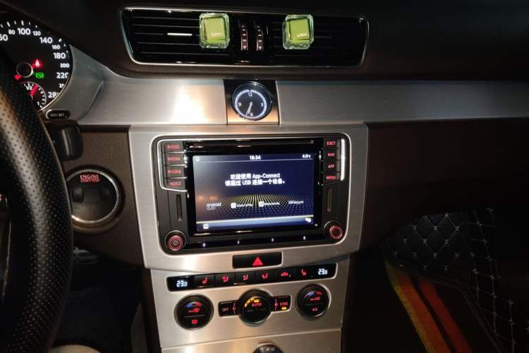 Used Volkswagen FAW-Volkswagen CC 2018 1.8TSI Luxury Model Audio And AC Panel