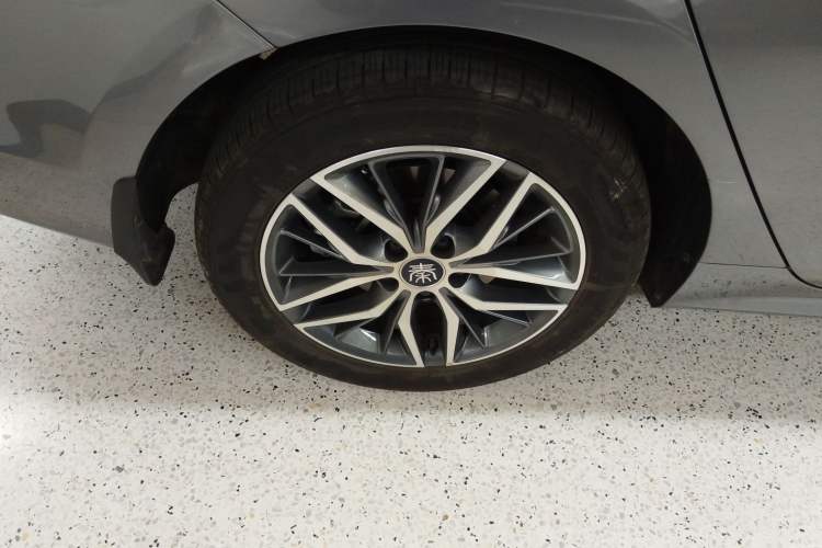 Used BYD Qin PLUS 2021 EV 400KM Luxury Model Right Rear Wheel Hub