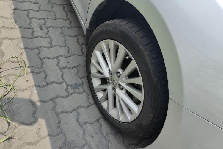 Used Toyota Camry 2015 2.5G Luxury Navigation Edition Right Front Wheel Hub