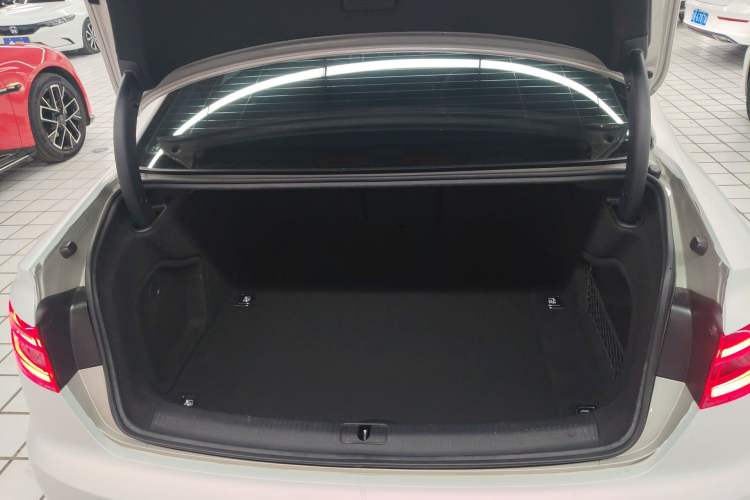 Used Audi A4L 2019 40 TFSI Ambition Version China V Trunk