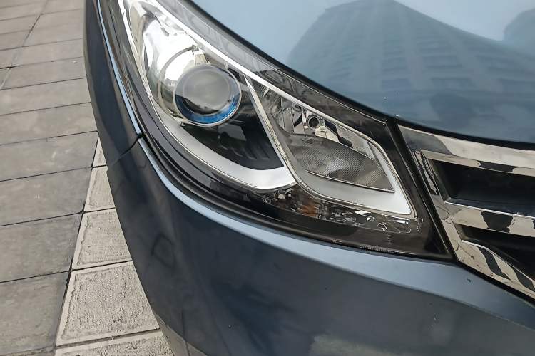 Used SAIC MAXUS G10 2016 1.9T Automatic Elite Edition Diesel China V Emission Standard