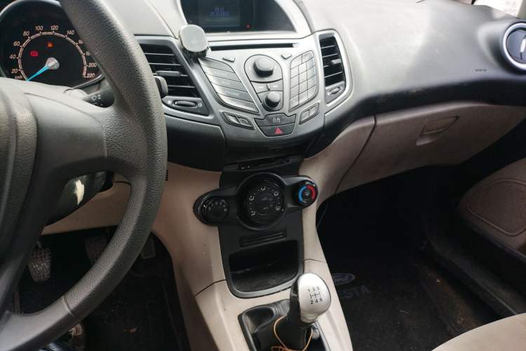 Used Ford Fiesta 2013 Sedan 1.5L Manual Fashion Edition
