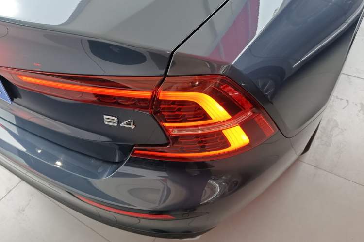 Used Volvo S60 2022 B4 Zhiyi Luxury Edition
