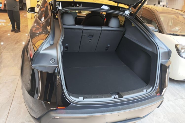 Used Tesla Model Y 2026 Long-Range All-Wheel-Drive Model
