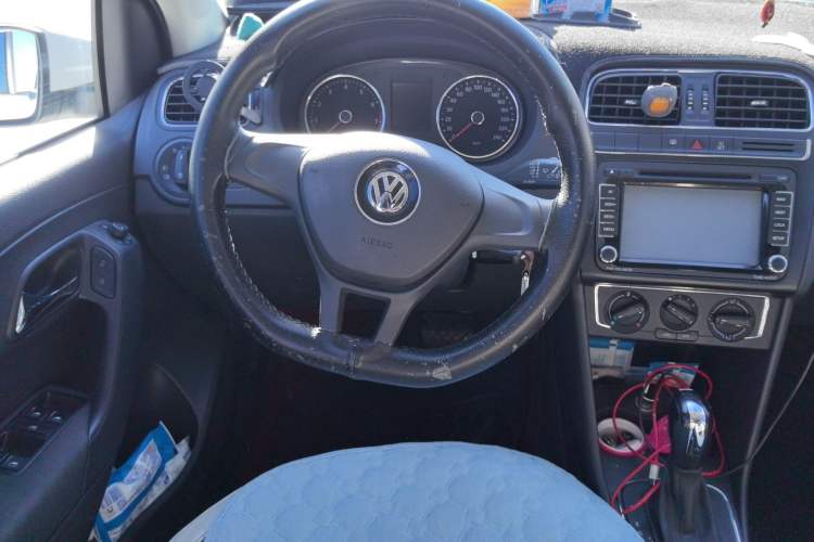 Used Volkswagen Polo 2014 1.4L Automatic Comfort Edition Steering Wheel