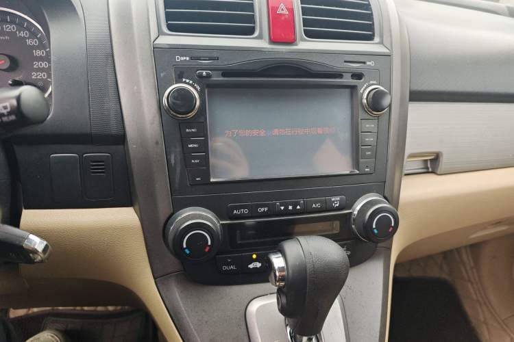 Used Honda CR-V 2010 2.4L automatic four-wheel drive luxury version Audio And AC Panel