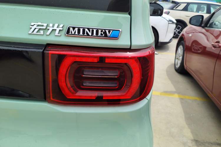 Used Wuling Hongguang MINIEV 2022 Macaron Premium Model – Lithium Iron Phosphate Right Rear Taillight