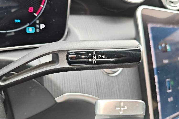 Used Mercedes-Benz C-Class 2023 Second Facelift C 260 L Sport Edition Gear Lever