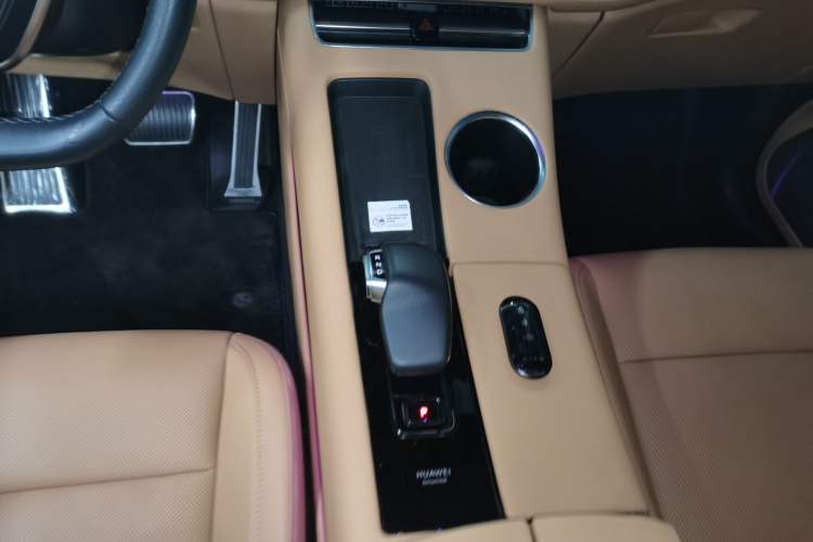 Used Hima AITO M5 2022 Extended-Range Four-Wheel Drive Performance Version Gear Lever