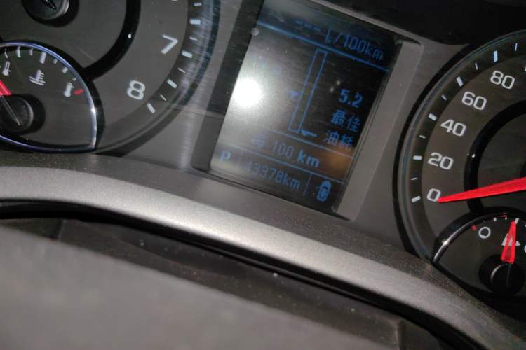 Used Chevrolet Malibu 2018 530T Automatic Comfort Edition Odometer Close Up