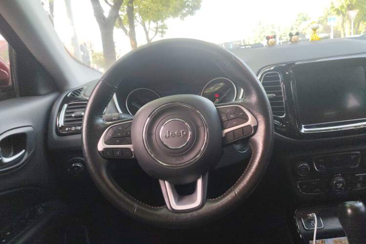 Used Jeep Compass 2019 220T Automatic Family Edition
