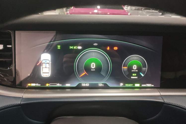 Used VOYAH FREE 2023 Four-Wheel Drive Extended-Range Model with Ultra-Long Range
