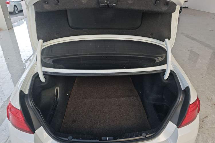 Used BMW 5 Series 2014 525Li Luxury Design Package
