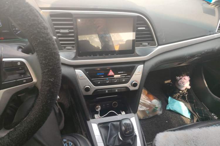 Used Hyundai Elantra (6th Generation / Lingdong) 2016 1.6L Manual ZhiXuan·Youth Edition Audio And AC Panel