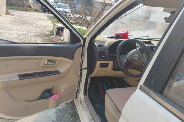 Used BAIC Weiwang M30 2015 1.5L Basic Version DAM15 Driver Seat