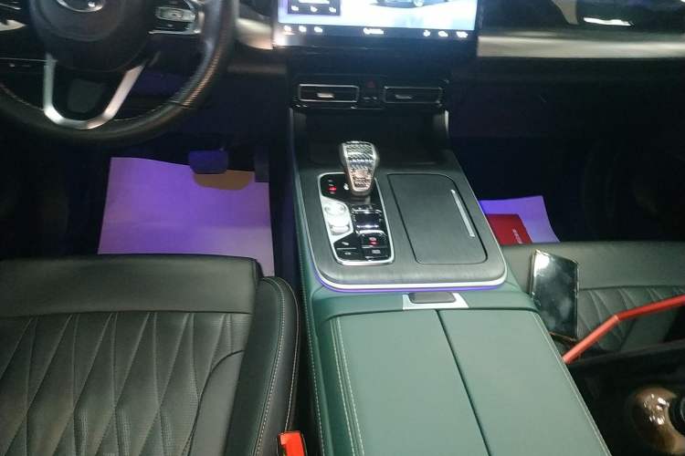 Used GAC Trumpchi GS8 2022 Flagship Series 2.0 TGDI Two-Wheel-Drive Prestige Edition (6-seater) Gear Lever