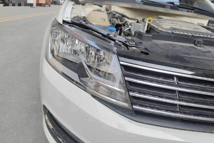 Used Volkswagen Lavida 2018 Classic 1.5L Automatic Comfort Edition China VI Standard Right Front Headlight