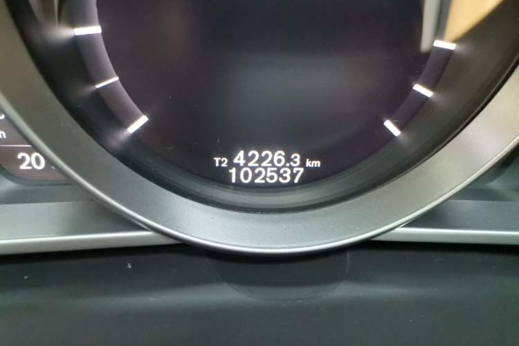 Used Volvo V40 2018 T3 Zhiyi Edition Odometer Close Up