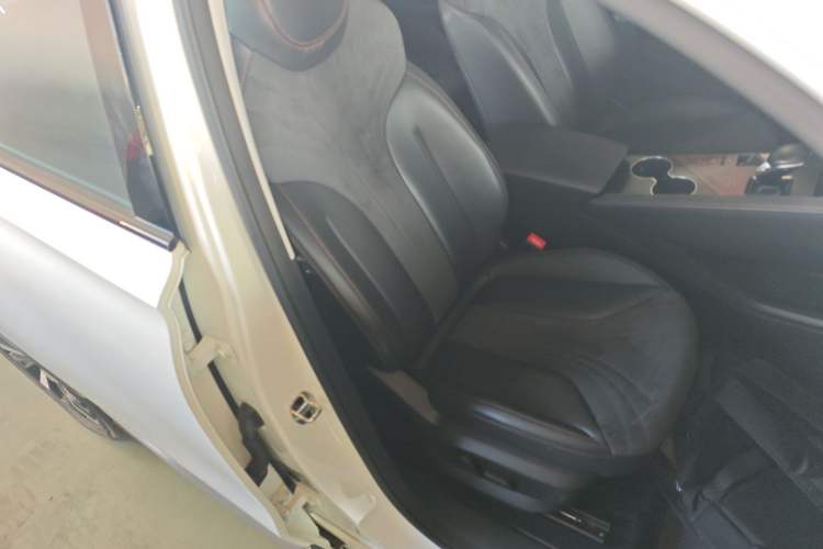 Used Roewe D5X DMH 2024 135 Tech Edition