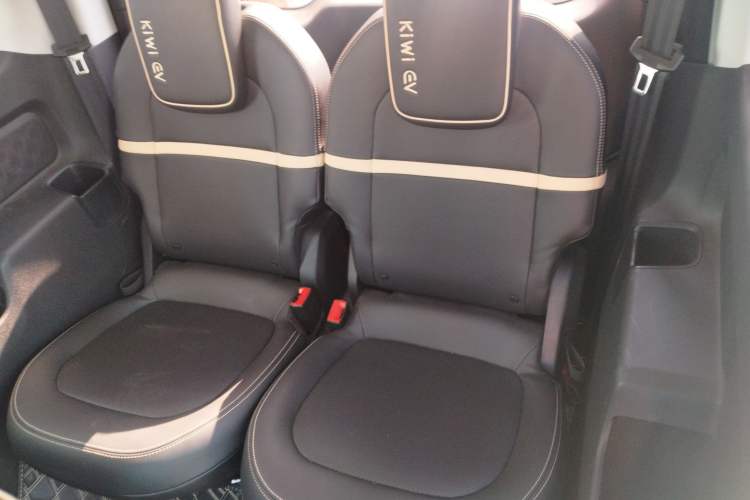 Used Baojun KiWi EV 2021 Artist Model Lithium Iron Phosphate
