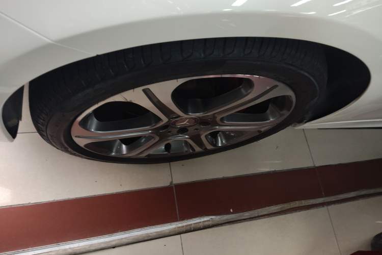 Used Mercedes-Benz E-Class 2016 E 300 L Sporty and Stylish Model