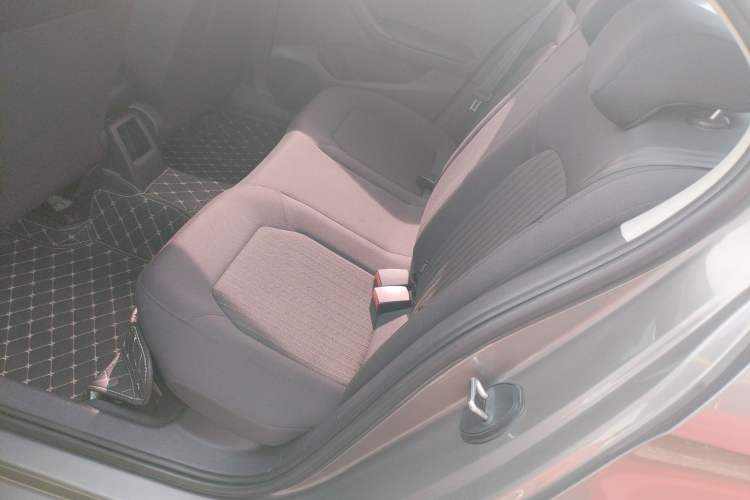 Used Volkswagen Jetta 2015 Zhuihui Edition 1.6L Manual Comfort Model Left Rear Seat