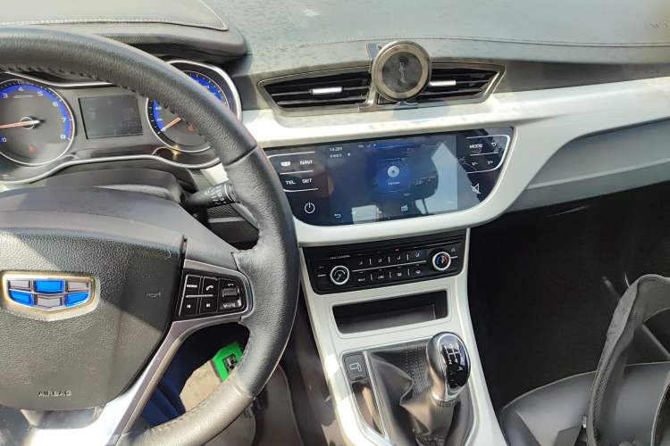 Used Geely Auto Vision 2018 1.5L Manual Happiness Edition Audio And AC Panel