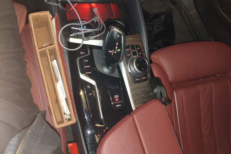 Used BMW 5 Series 2022 Second Facelift 530Li Luxury Version M Sport Package Gear Lever