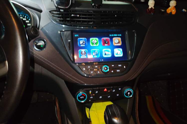 Used Chevrolet Malibu 2017 1.5T Automatic Luxury Edition Audio And AC Panel