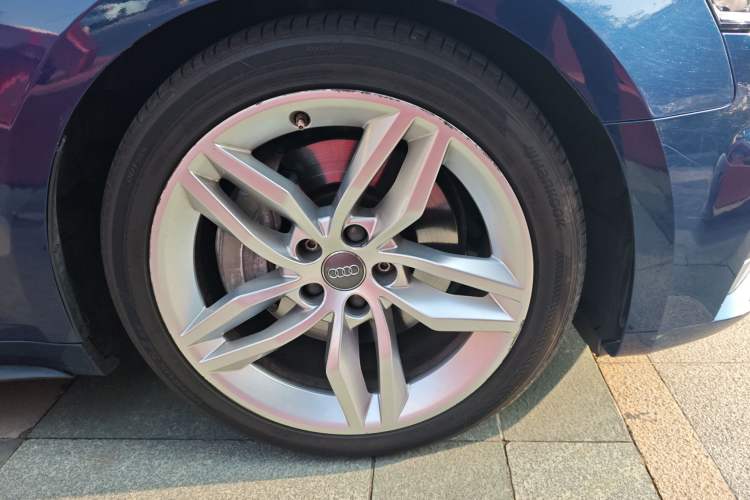 Used Audi A5 2017 Sportback 45 TFSI Fashion Model Right Front Wheel Hub