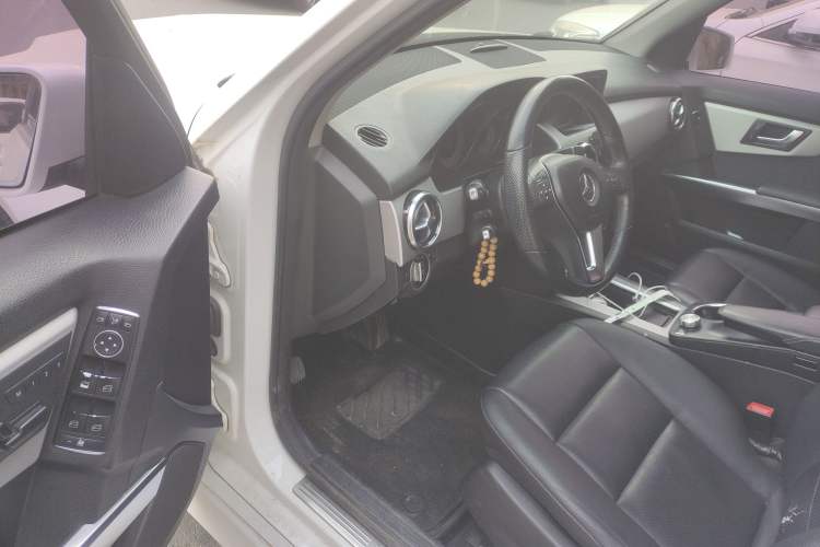 Used Mercedes-Benz GLK-Class 2013 GLK 300 4MATIC Dynamic Sunroof Model
