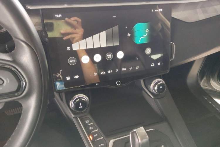 Used Lynk & Co 01 2021 2.0TD Two-Wheel-Drive Pro Trim Audio And AC Panel