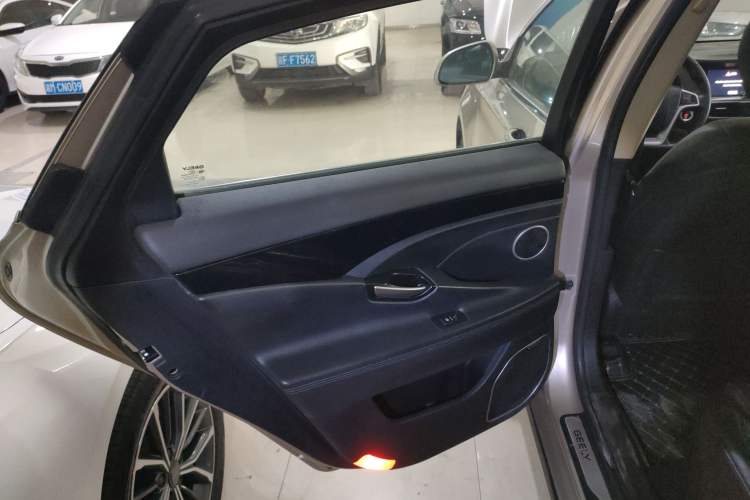 Used Geely Auto Emgrand GT 2016 1.8T Zunya Model
