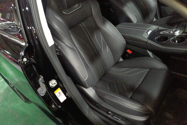 Used Changan UNI-K 2024 2.0T Two-Wheel Drive YueShang Trim