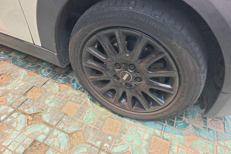 Used MINI 2016 1.5T COOPER Five-Door Edition Right Front Wheel Hub