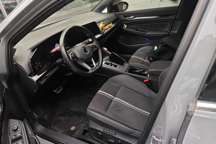 Used Volkswagen Golf 2023 Facelift 280TSI DSG R-Line Lite Left Front Seat