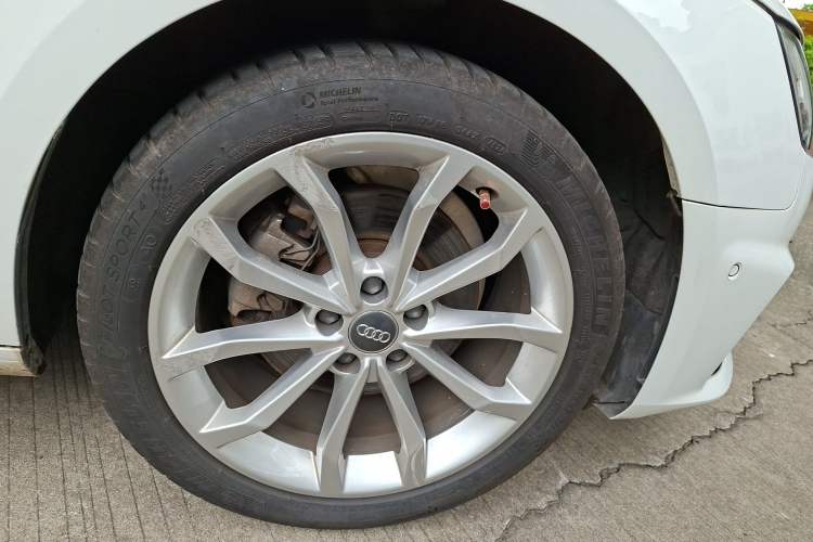 Used Audi A4L 2019 40 TFSI Fashion Edition China VI Emission Standard Right Front Wheel Hub