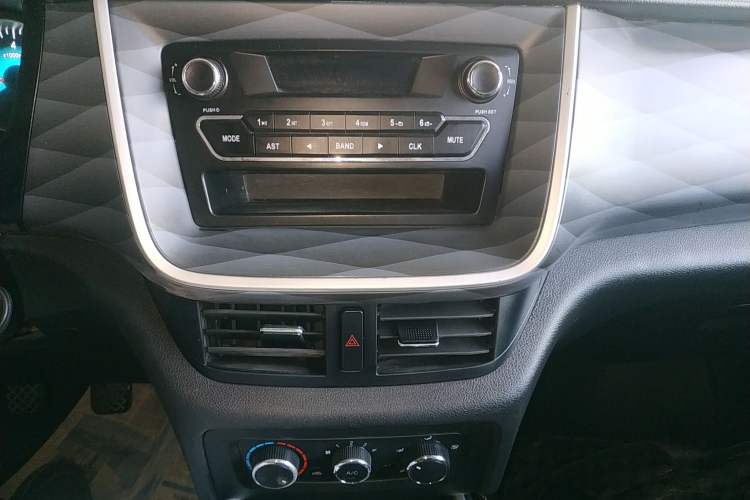 Used Jinbei Gold Hiace M Classic 2022 1.6L Engineering Lion Van 2 Seats