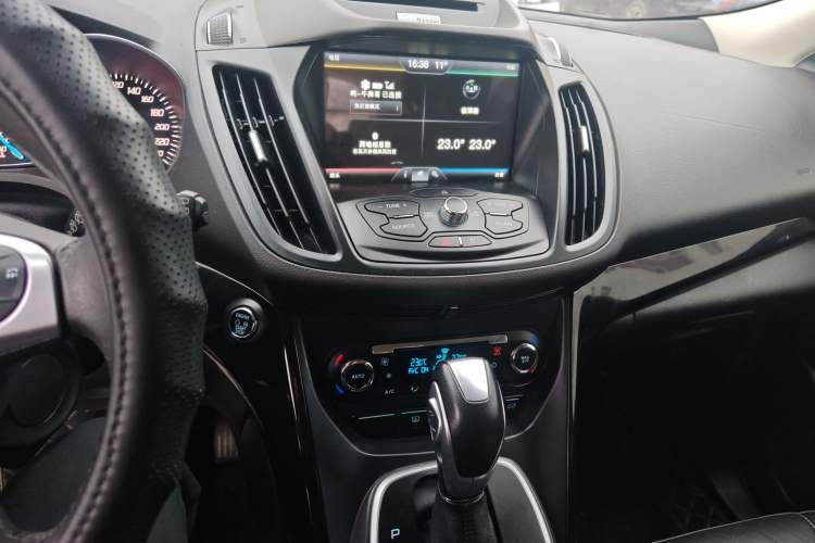 Used Ford Kuga 2015 2.0L GTDi Four-Wheel-Drive Sport Model