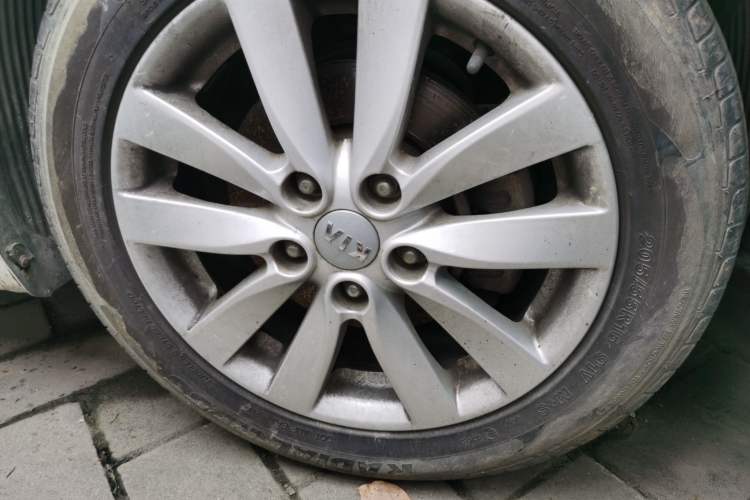 Used Kia K3 2013 1.6L Automatic GLS Right Front Wheel Hub
