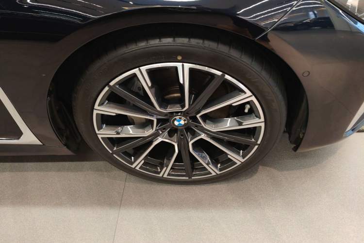 Used BMW 7 Series 2021 740Li Leading Model M Sport Package Exterior 4