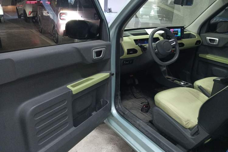 Used Geely Auto Panda 2023 Panda Mini 200km Endurance Bear Interior 3