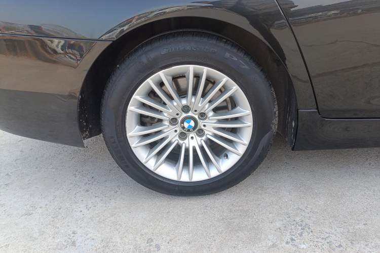 Used BMW 5 Series 2014 525Li Leading Model
