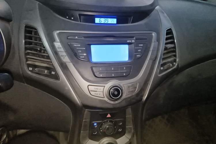 Used Hyundai Elantra (5th Generation / Langdong) 2012 1.6L Manual Fashion Edition
