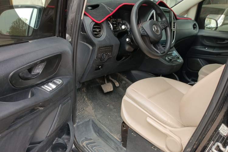 Used Mercedes-Benz Vito 2018 2.0T Elite Version 7 Seats China V Emission Standard Driver Seat