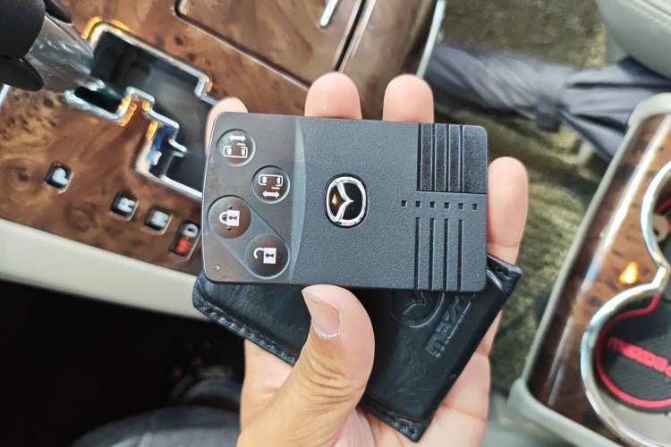 Used Mazda 8 2013 2.5L Ultimate Edition